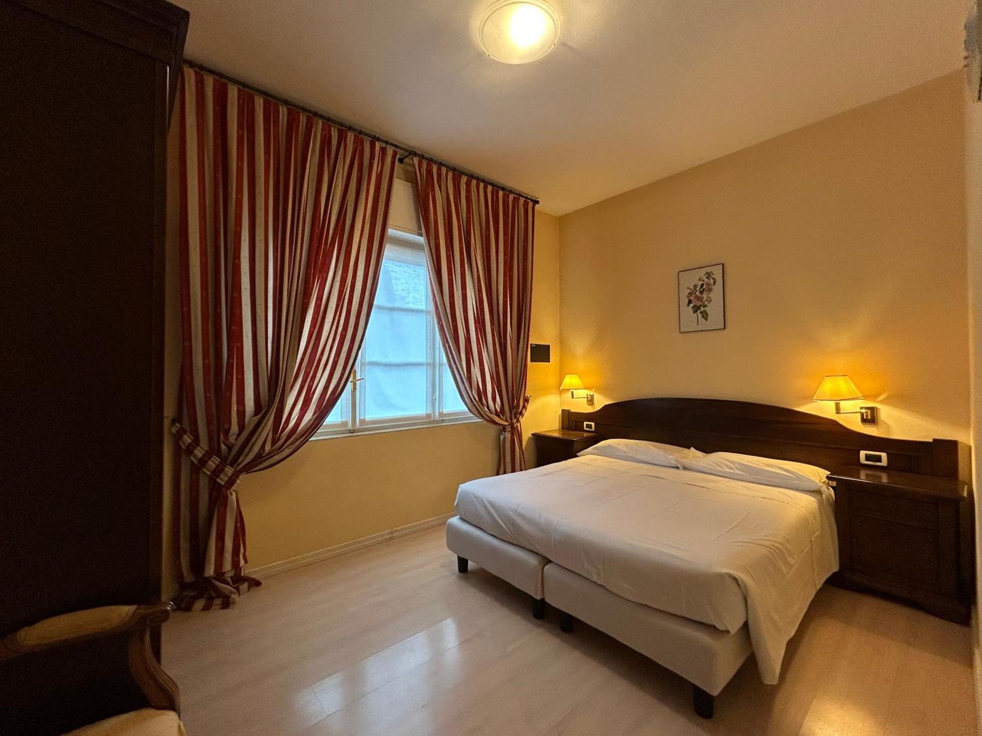 Residenza Dei Fiori Aparthotel Канеро Ривиера Екстериор снимка